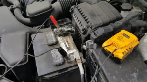 Charge the DeWalt Battery with using your car battery